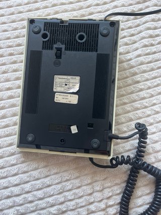 Teléfono antiguo beige
