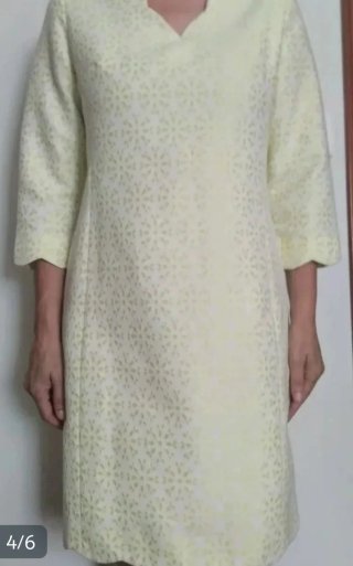Vestido blanco y amarillo con estampado
