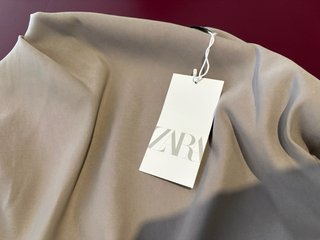 Top Zara asimétrico gris