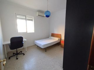 Alquiler de habitación junto a la Universidad