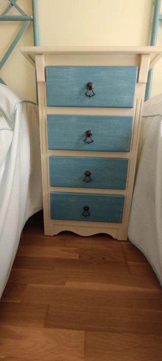 Dormitorio juvenil – 2 camas + mesilla + lámpara