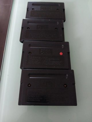 Lotteria di 4 cartucce di giochi per Sega Mega Drive