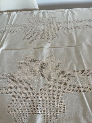 Mantel de hilo estilo Lagartera