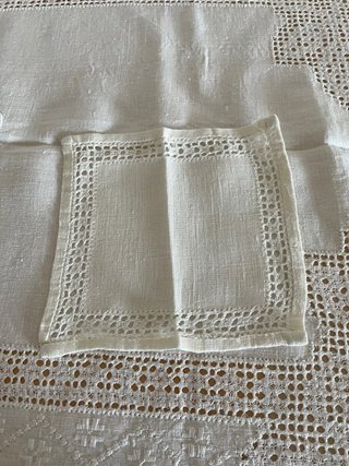 Mantel de hilo estilo Lagartera