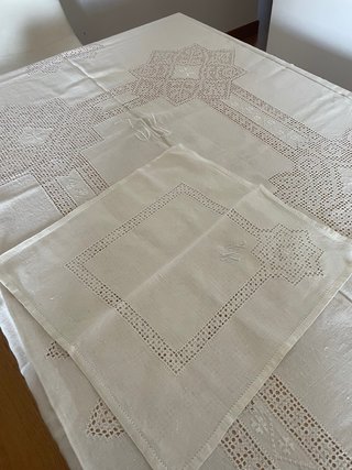 Mantel de hilo estilo Lagartera