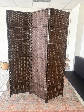 Biombo marrón tejido estilo moderno