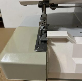 Máquina Overlock Elna Pro 5 DC 5 HILOS