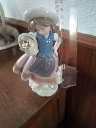 Figura Lladró Niña con Cesta 1983