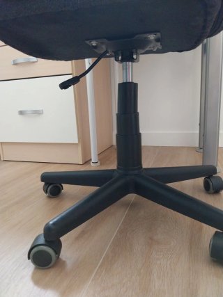 Silla de oficina ergonómica gris