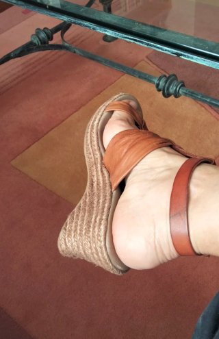 Sandalias de cuña esparto piel