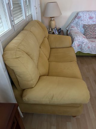 Sofá biplaza amarillo