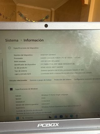 Notebook PCBOX Plata/Negro Usada