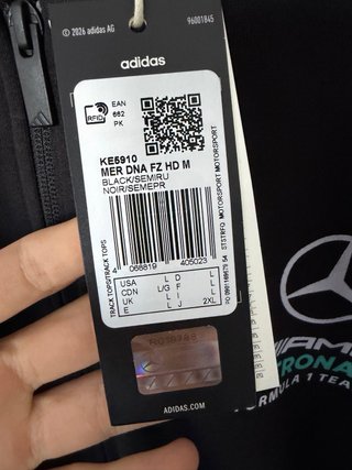 Chaqueta Adidas x Mercedes Benz Negra
