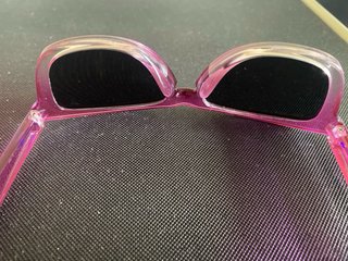Gafas de sol rosas para niña
