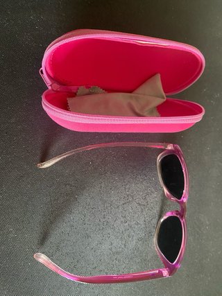 Gafas de sol rosas para niña