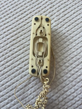 Teléfono antiguo beige