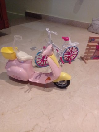 Lote Barbie: mansión, pastelería,moto y bici