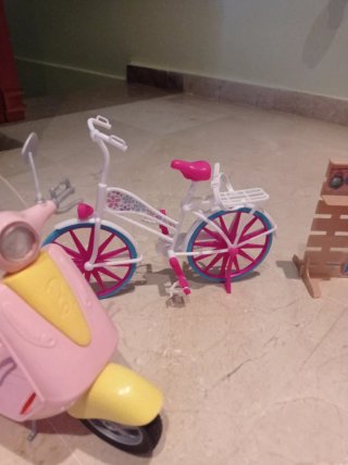 Lote Barbie: mansión, pastelería,moto y bici