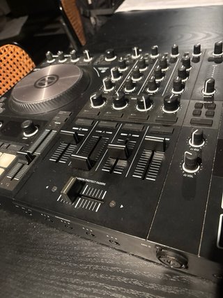 Native Instruments Traktor Kontrol S4 MK3