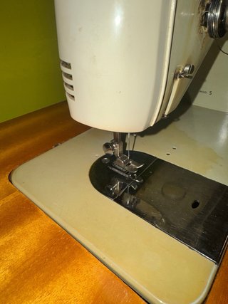 Máquina de coser SIGMA vintage con mueble