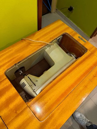 Máquina de coser SIGMA vintage con mueble