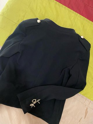 Chaqueta militar negra bordada
