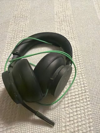 Cascos Xbox negros con cable verde