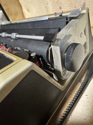 Máquina de escribir Olivetti Lettera DL con funda