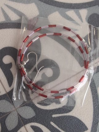 Pendientes modernos aro rojo y negro