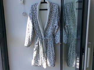 Camisón verde con flores rosas y otros. 4,19€ ud.