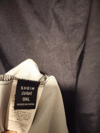 Pantalón negro con estampado