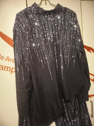 Pantalón negro con estampado