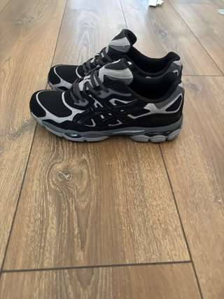Asics Gel NYC Negro Gris