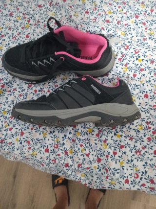Zapatillas Paredes Trekking Negras y Rosas