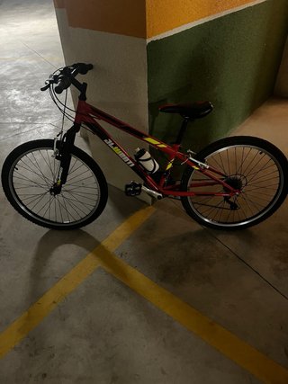 Bicicleta de montaña roja