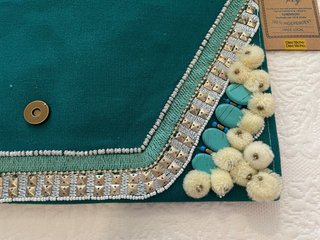 Cartera de pedrería y abalorios