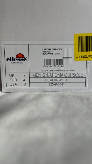 Zapatillas Ellesse Laroma Capsule Negras y Blancas
