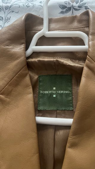 Chaqueta de cuero color camel