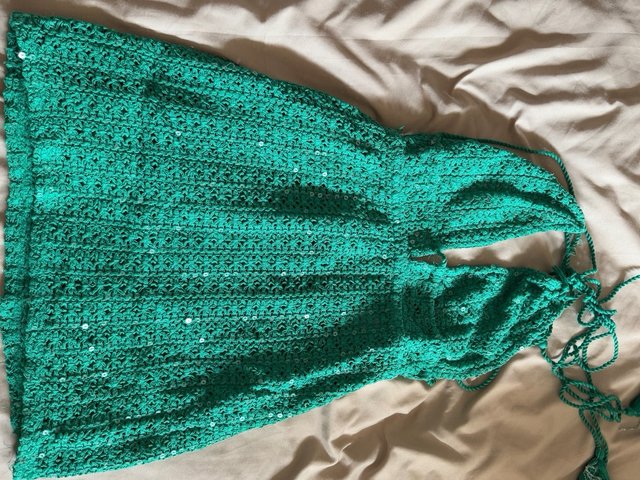 Vestido verde crochet con lentejuelas