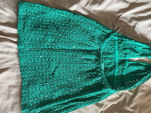Vestido verde crochet con lentejuelas