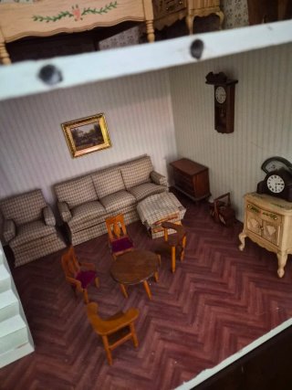 Casita de muñecas antigua