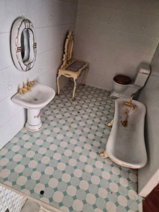 Casita de muñecas antigua