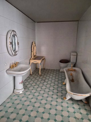 Casita de muñecas antigua