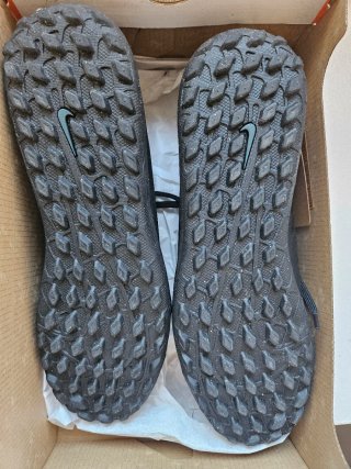 Botas de fútbol Nike multitaco goma negras