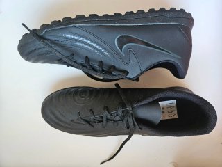 Botas de fútbol Nike multitaco goma negras