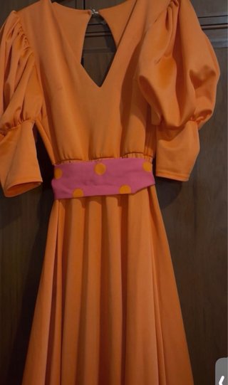 Traje de flamenca naranja y rosa