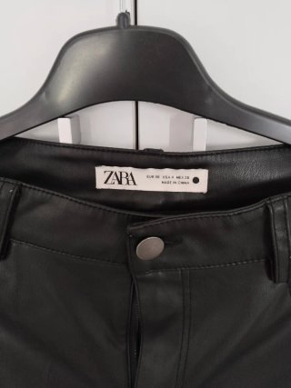 Pantalones ZARA efecto piel negros