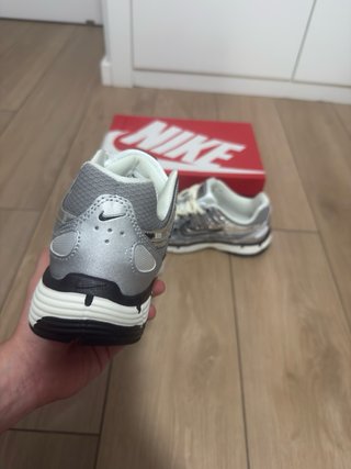 Nike P6000 Plateado Metalizado