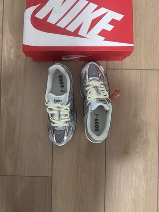 Nike P6000 Plateado Metalizado