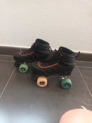 Patines de 4 ruedas negros